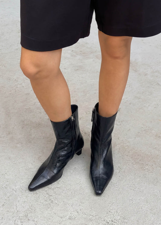 Ambar Rift Black Leather Ankle Boots