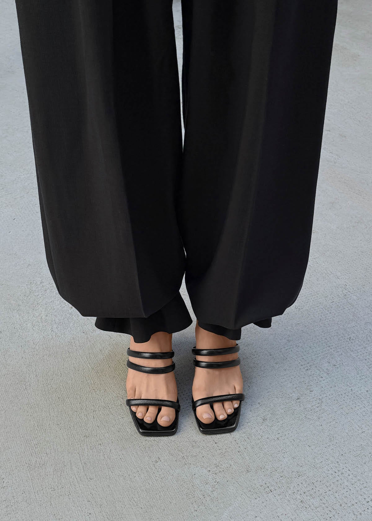 Indiana Rift Black Leather Sandals